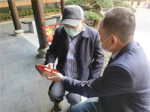 【关怀慰问】新年送祝福  致敬老战士——杭州yy易游体育集团领导上门慰问老干部